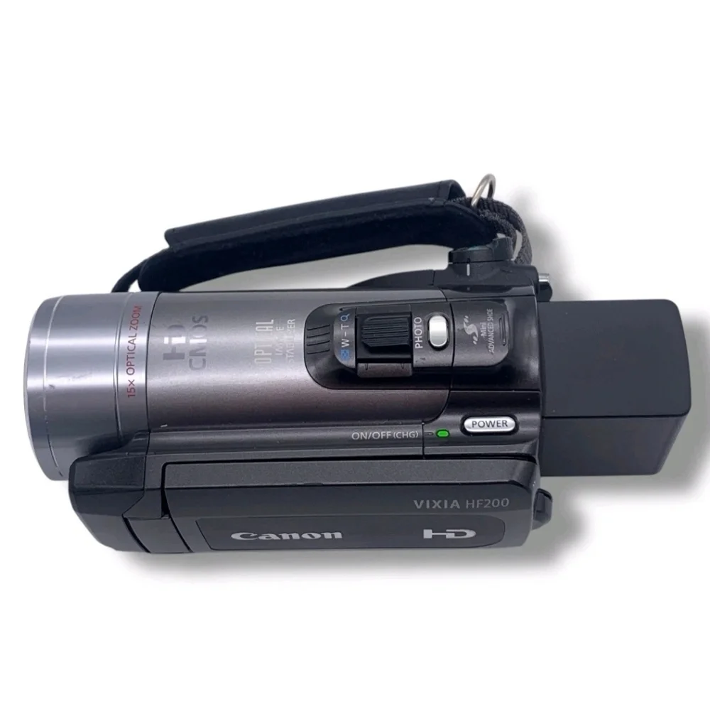 Canon VIXIA HF R200 Full HD 1080p AVCHD Camcorder Turns On NO SCREEN New Battery